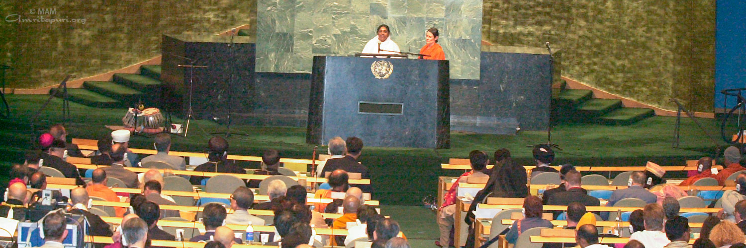 Amma addressing the United Nations