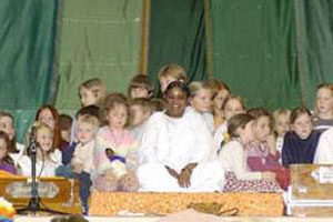 Amma with children