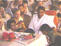 Amma consoling victims of the Gujarat earthquake