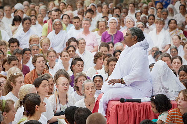 amma-meditate-guru