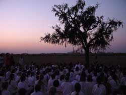 Amma with tour group in the evening