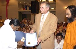 Mayor Joseph Broda presents Amma with the keys to the Village of Lisle