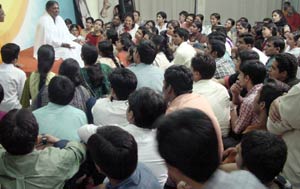 Amma talking with medical students in Amritapuri