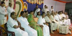 Amma with dignitaries in Pondicherry