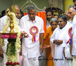 Amma inaugurating Amrita Ayurveda Medical Hospital