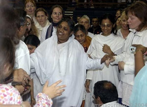 Amma visits London 2004