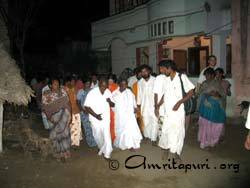 Amma visiting tsunami relief camp in Lechakkupam, Nagapattinam District, Tamil Nadu