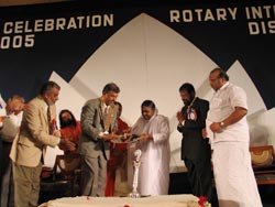 Amma receiving Rotary award