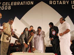 Amma receives Rotary International's Centenary Legendary Award for Service to Humanity, International Understanding