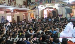 Amma with a large group of kids