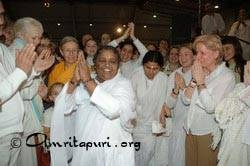 Amma dancing in Mannheim, Germany