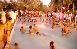Amma withb devotees in the swimming pool