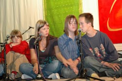 Munich children singing for Amma