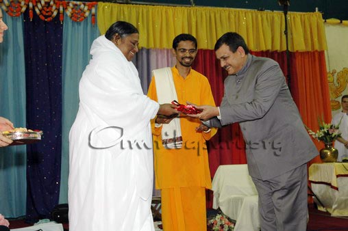 Amma visits London 2005