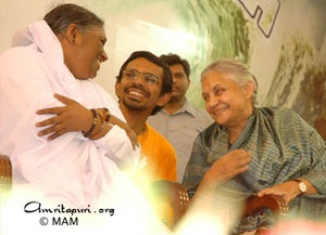 Amma detoxifies and inspires Delhi