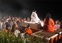 Amma meditating with devotees in Australia