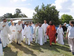 Amma with devotees in Australia