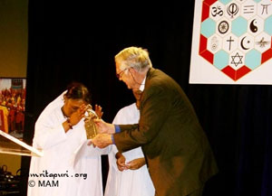 Interfaith center gives award to Amma