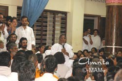 Amma meeting with ashram residents