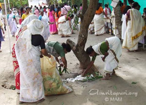 Seva during Amma’s 54th Birthday