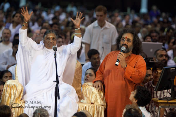 Amma singing on New Year's Day 2010