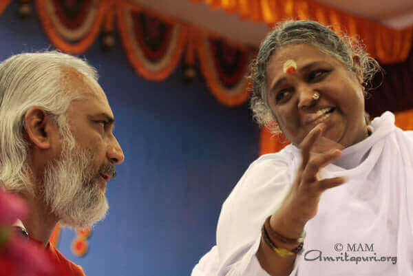 Satsang: Swami Ramakrishnananda while translating Amma's words into Tamil