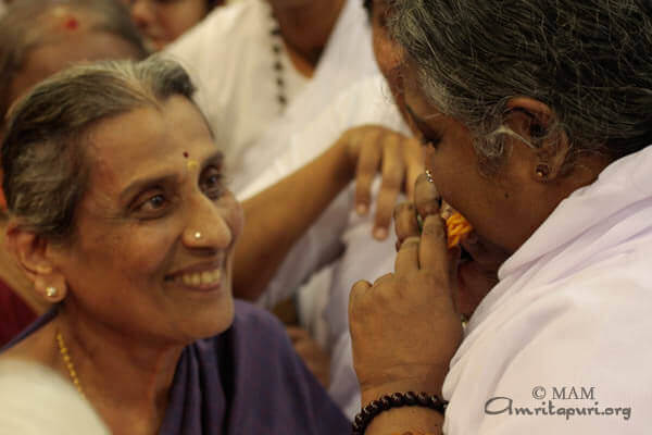 Amma gives darshan in Kovai in 2010