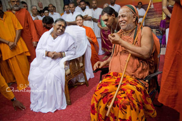 Sankaracharya of Kanchi meets Amma