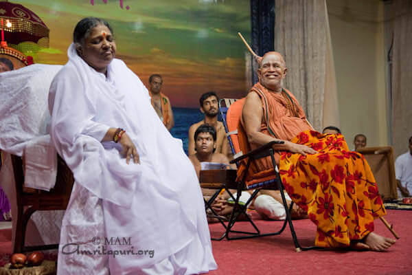 Amma with Shankaracharya of Kanchi