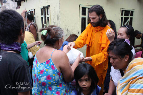 Br. Shantamrita distributing food materials