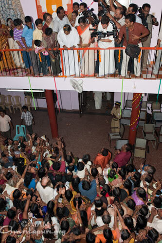 Amma looking at the devotees - 22 Jan 2010