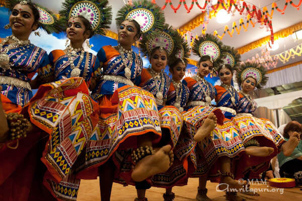 Students of Amrita Vidyalayam performing a dance