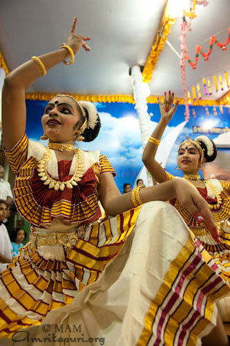 Students of Amrita Vidyalayam performing a dance