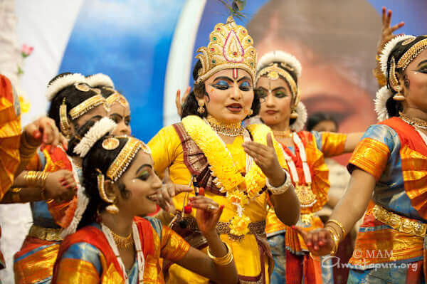 Students of Amrita Vidyalayam performing a dance