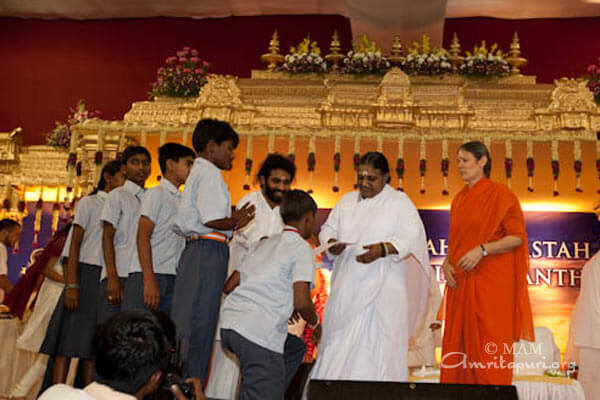 Amma giving away Vidyamritam scholarships to 500 more children of Andra Pradesh