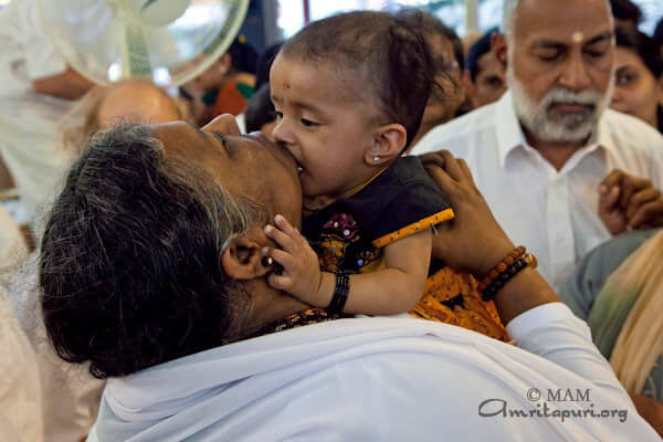 Amma giving darshan to a small child