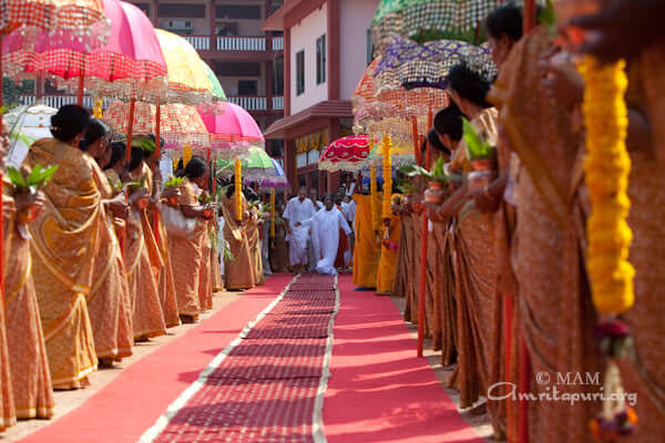 Traditional Tulu Nadan welcome Amma