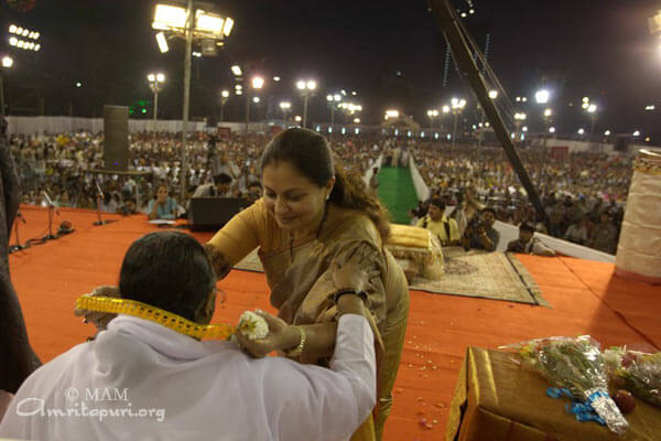 Smt Smita Jayakar, Bollywood actress receiving Amma's blessings