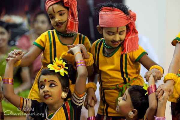 Dance by Amrita Vidyalayam students