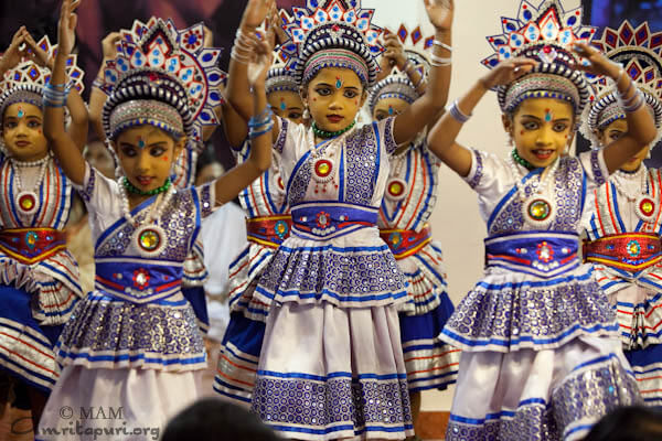Dance by Amrita Vidyalayam students