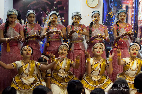 Dance by Amrita Vidyalayam students