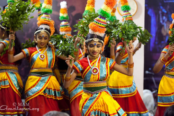 Dance by Amrita Vidyalayam students