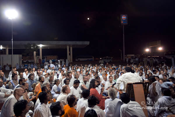 Amma stopped for evening bhajans & dinner at a diesel pump