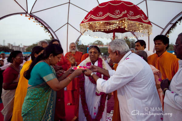 Amma's arrival at the venue March 3, 2010