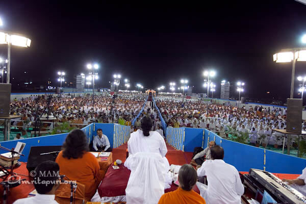 Amma's bhajans in Amdavad