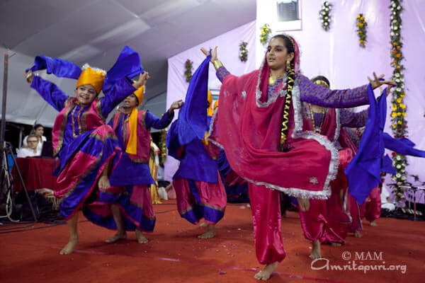 Amrita Vidyalayam children performing Punjabi Bhangara dance