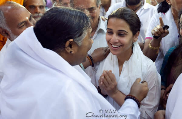 Amma giving darshan to Vidya Balan