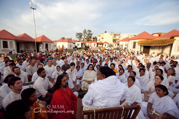 When Amma stopped in Pushkar on the way way to Jaipur