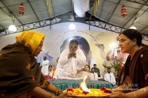 Amma's arati in Jaipur