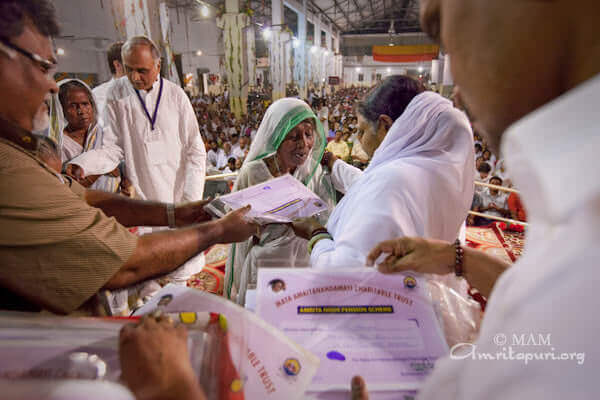 Amma giving Amrita Nidhi - free monthly pension